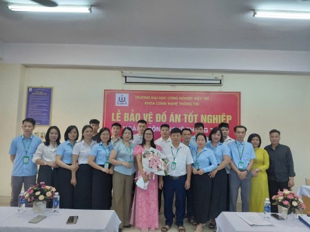 Khoa Công nghệ thông tin tổ chức bảo vệ đồ án tốt nghiệp cho sinh viên  các lớp TTLT1Đ23, TTLT1Đ24